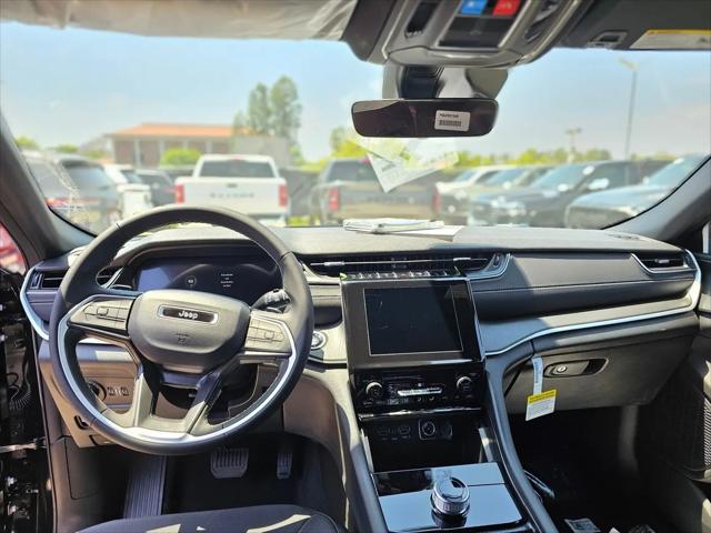 2026 Jeep Grand Cherokee Laredo 4x2