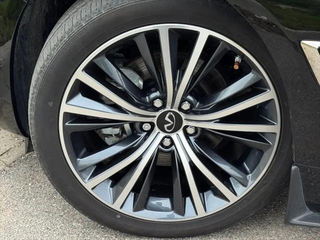 2022 INFINITI Q60 LUXE AWD
