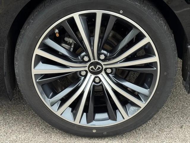2022 INFINITI Q60 LUXE AWD