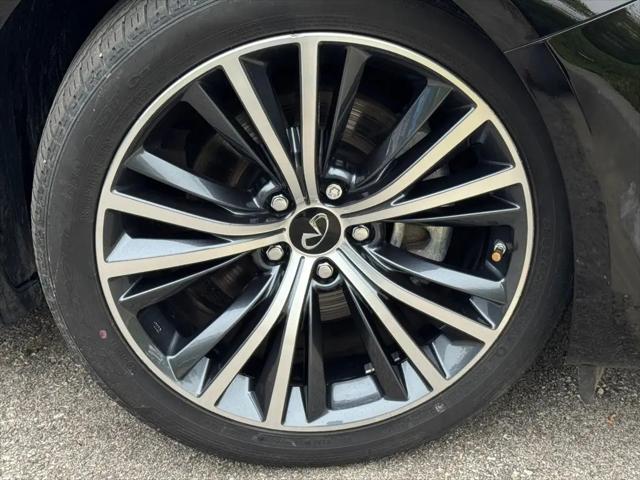 2022 INFINITI Q60 LUXE AWD