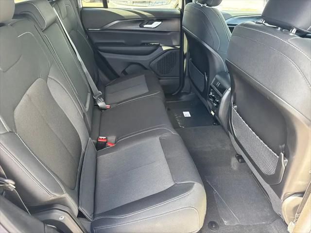 2026 Jeep Grand Cherokee Altitude 4x2