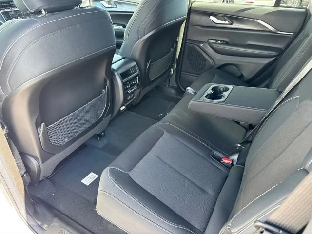 2026 Jeep Grand Cherokee Altitude 4x2