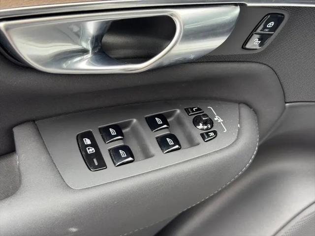 2025 Volvo XC90 B6 Plus 7-Seater
