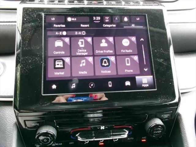 2023 Jeep Grand Cherokee L Laredo 4x4