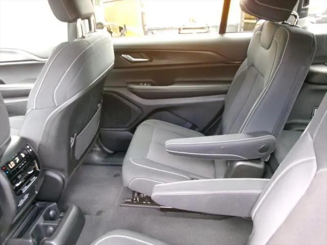 2023 Jeep Grand Cherokee L Laredo 4x4