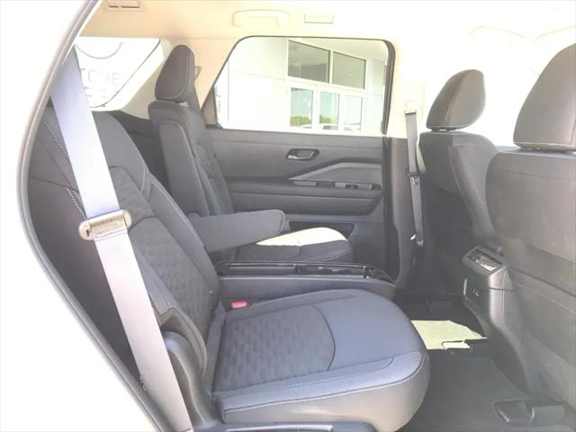 2024 Nissan Pathfinder SV FWD