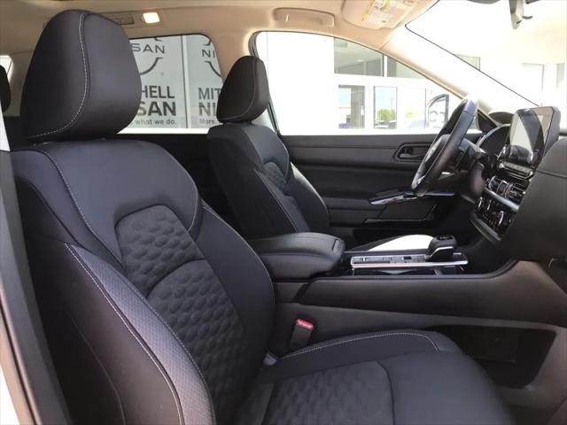 2024 Nissan Pathfinder SV FWD