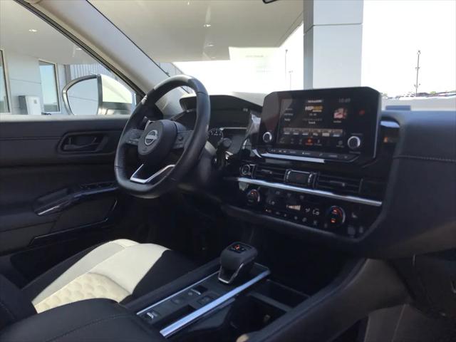 2024 Nissan Pathfinder SV FWD