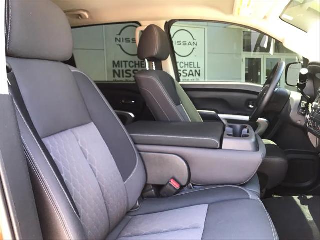 2024 Nissan Titan Crew Cab SV 4x2