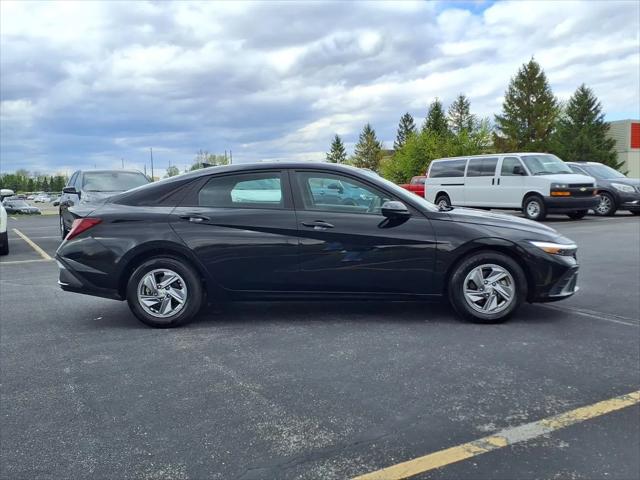 2024 Hyundai Elantra SE