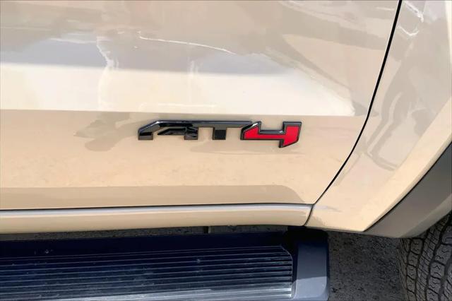 2024 GMC Canyon 4WD AT4