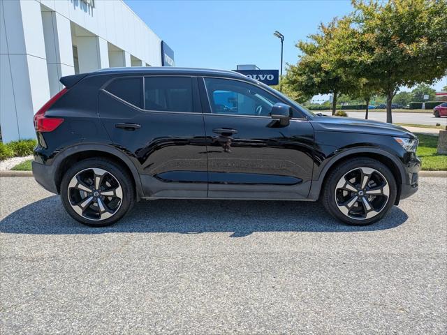 2022 Volvo XC40 T4 Momentum