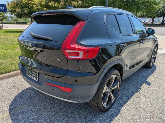 2022 Volvo XC40 T4 Momentum