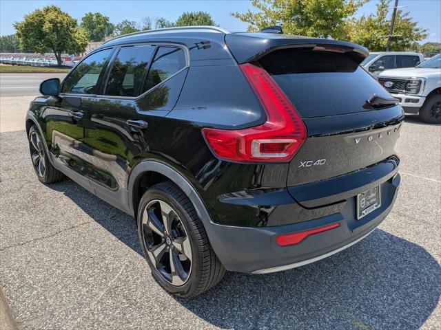 2022 Volvo XC40 T4 Momentum