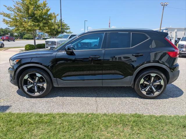 2022 Volvo XC40 T4 Momentum