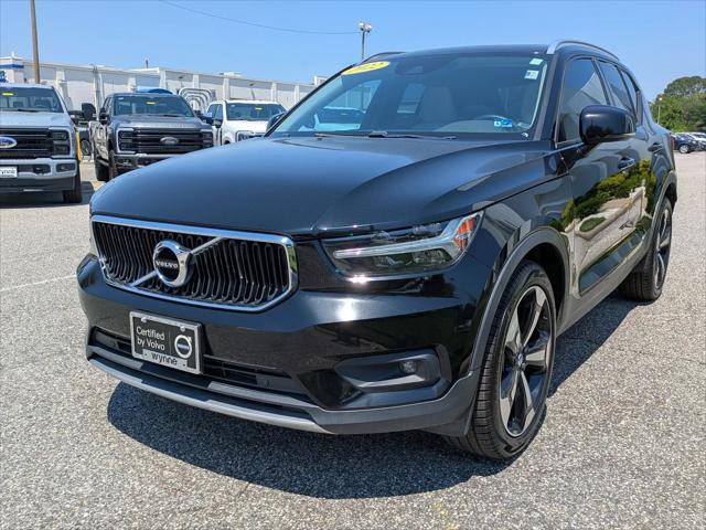 2022 Volvo XC40 T4 Momentum