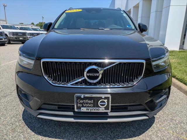 2022 Volvo XC40 T4 Momentum