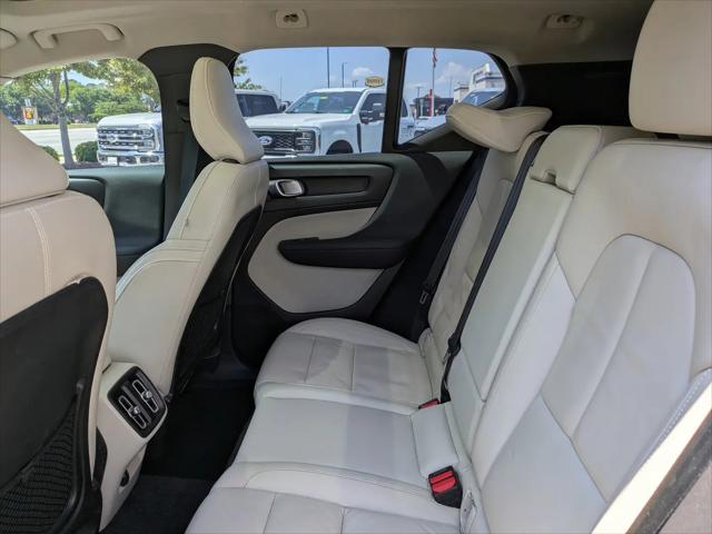 2022 Volvo XC40 T4 Momentum