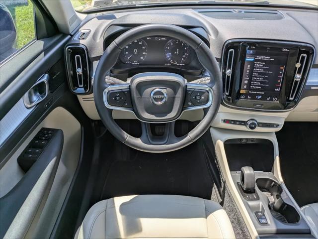 2022 Volvo XC40 T4 Momentum