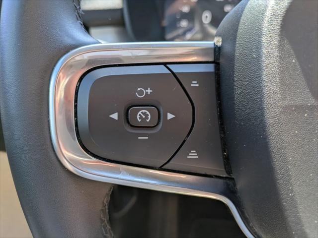2022 Volvo XC40 T4 Momentum
