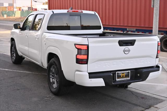 2025 Nissan Frontier Crew Cab Long Bed SV 4x2