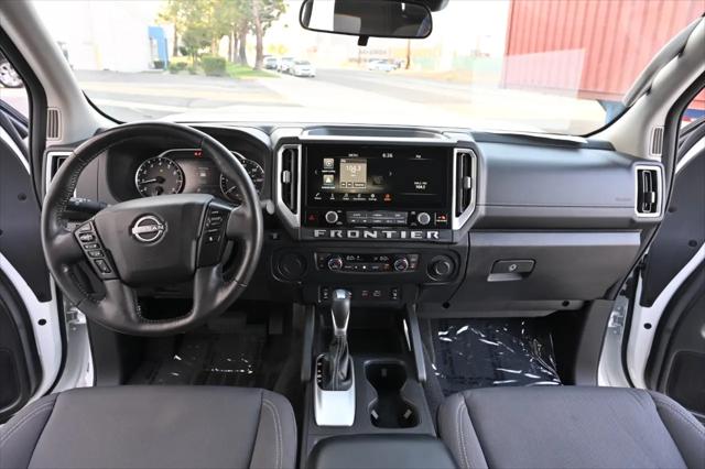 2025 Nissan Frontier Crew Cab Long Bed SV 4x2