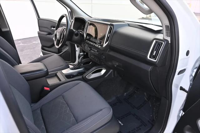 2025 Nissan Frontier Crew Cab Long Bed SV 4x2