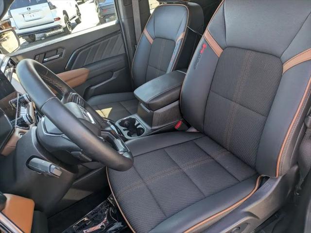 2025 GMC Canyon AT4 4WD