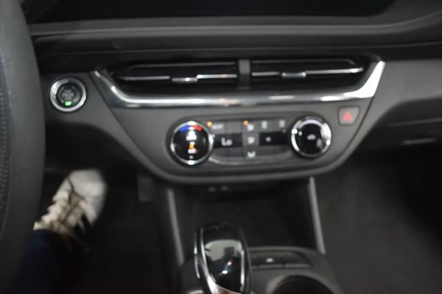 2025 Buick NV Preferred FWD