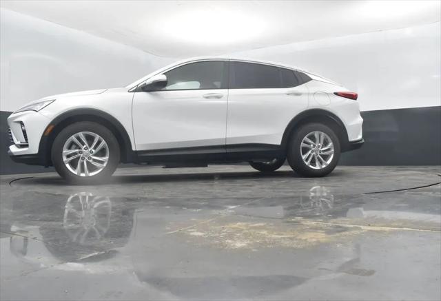 2025 Buick NV Preferred FWD