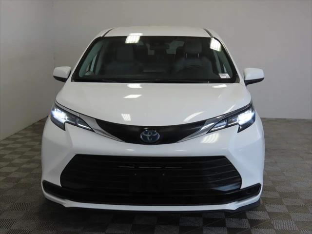 2023 Toyota Sienna LE