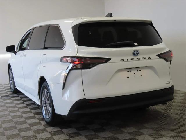 2023 Toyota Sienna LE