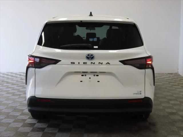 2023 Toyota Sienna LE