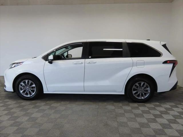 2023 Toyota Sienna LE