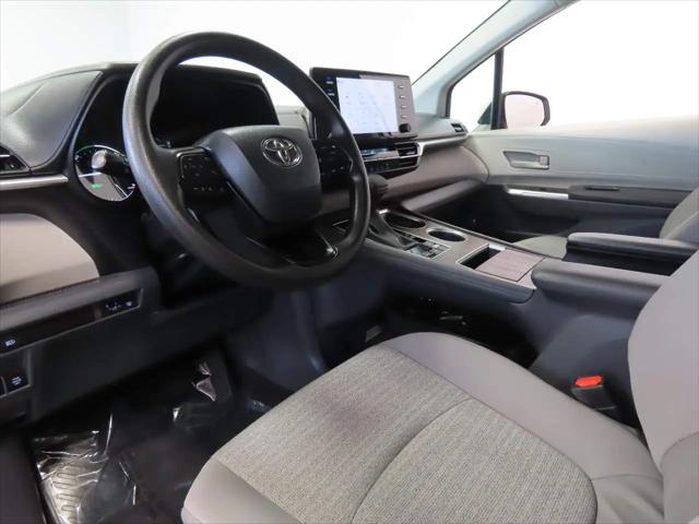 2023 Toyota Sienna LE