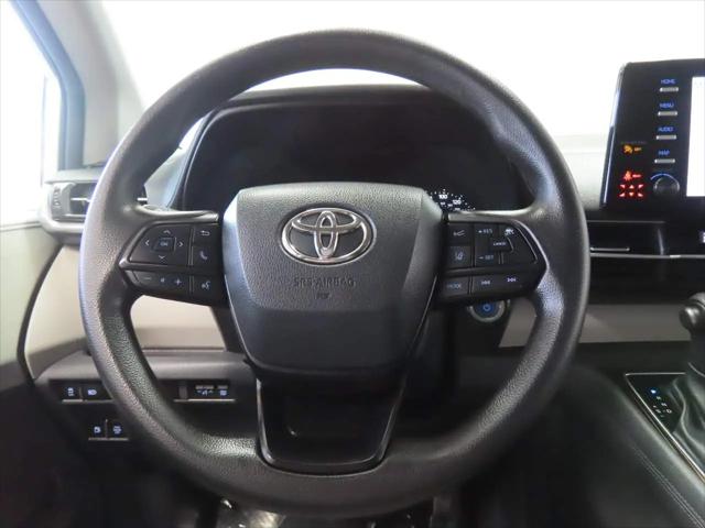 2023 Toyota Sienna LE