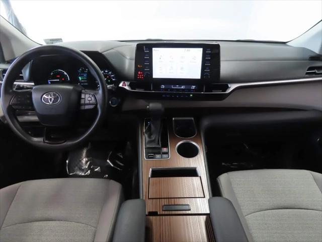 2023 Toyota Sienna LE