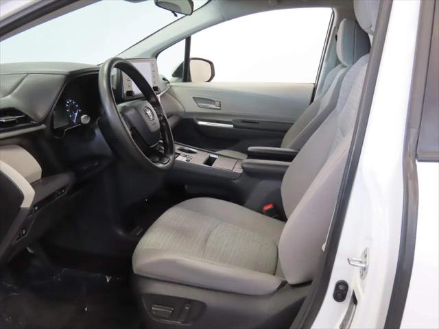 2023 Toyota Sienna LE