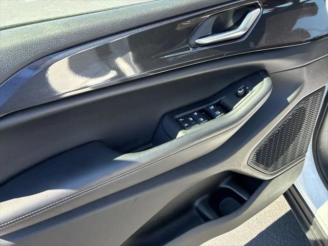 2023 Jeep Grand Cherokee L Altitude 4x2