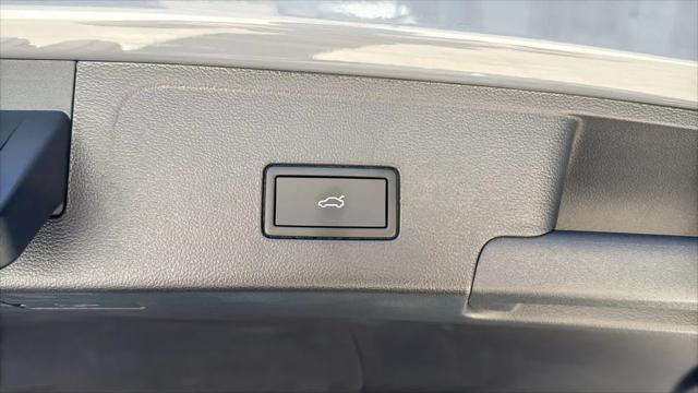 2026 Volkswagen Atlas Cross Sport SE with Technology