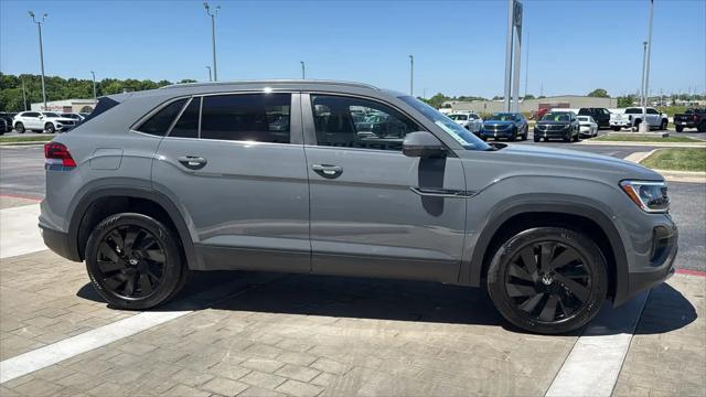 2026 Volkswagen Atlas Cross Sport SE with Technology