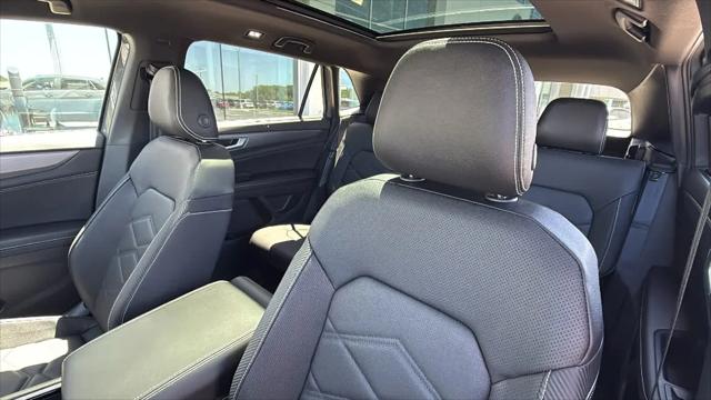 2026 Volkswagen Atlas Cross Sport SE with Technology