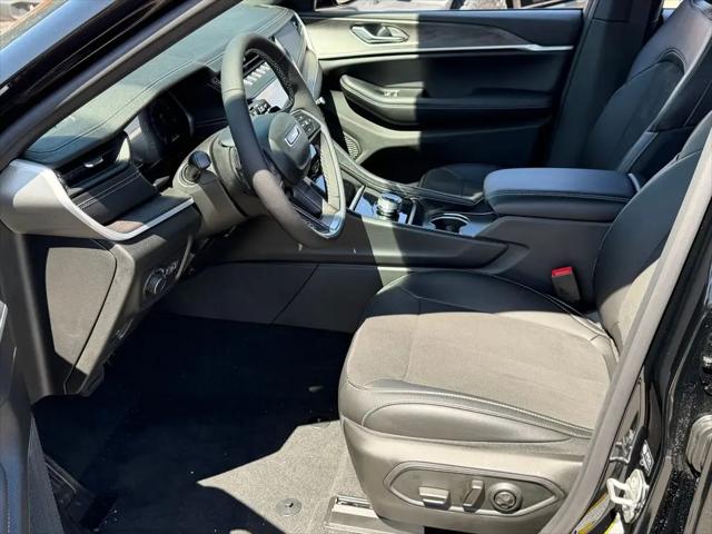 2026 Jeep Grand Cherokee Altitude 4x2