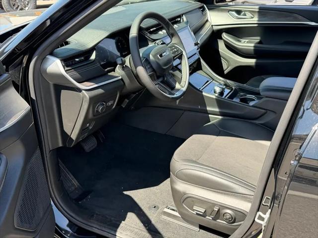 2026 Jeep Grand Cherokee Altitude 4x2