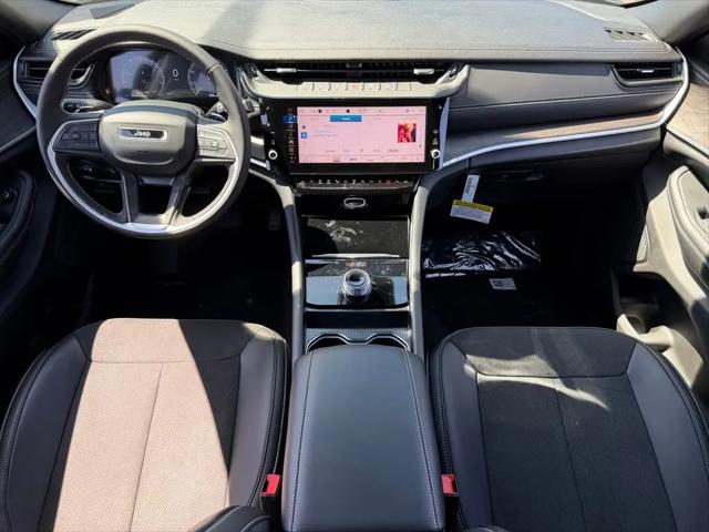 2026 Jeep Grand Cherokee Altitude 4x2
