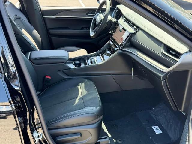 2026 Jeep Grand Cherokee Altitude 4x2