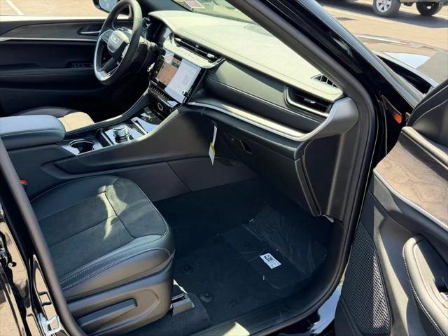 2026 Jeep Grand Cherokee Altitude 4x2