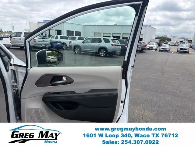 2021 Chrysler Voyager LXI