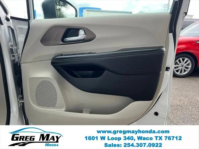 2021 Chrysler Voyager LXI