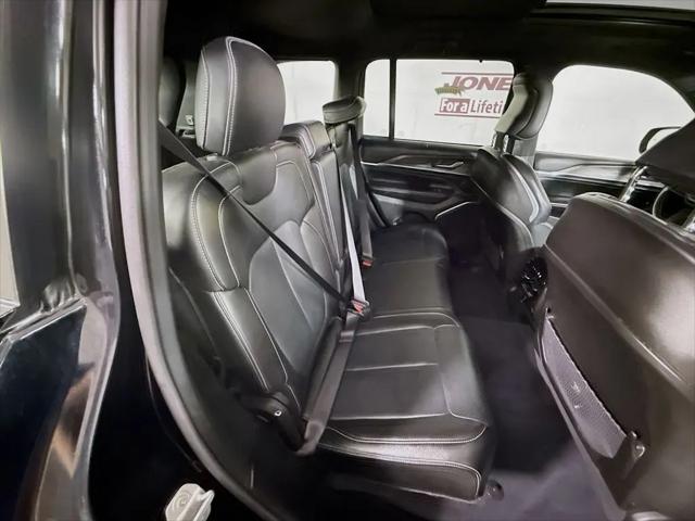 2023 Jeep Grand Cherokee Overland 4x4